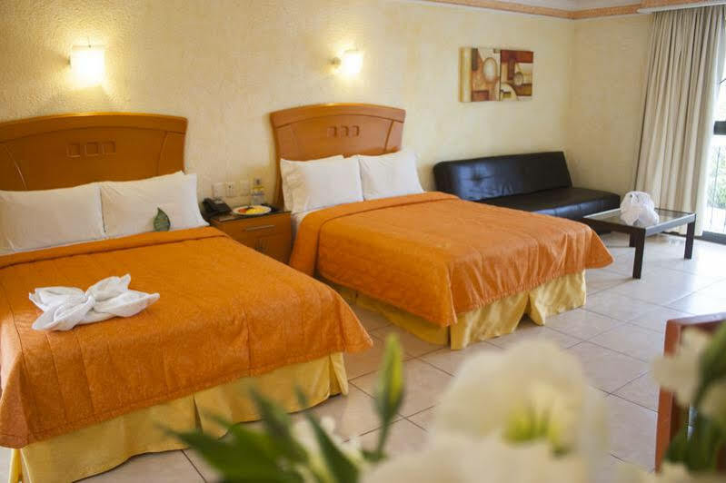 Hotel Puerta Del Sol Гуадалахара Екстериор снимка